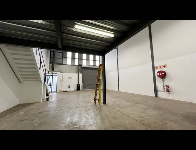 246M² WAREHOUSE TO LET IN MEADOWDALE